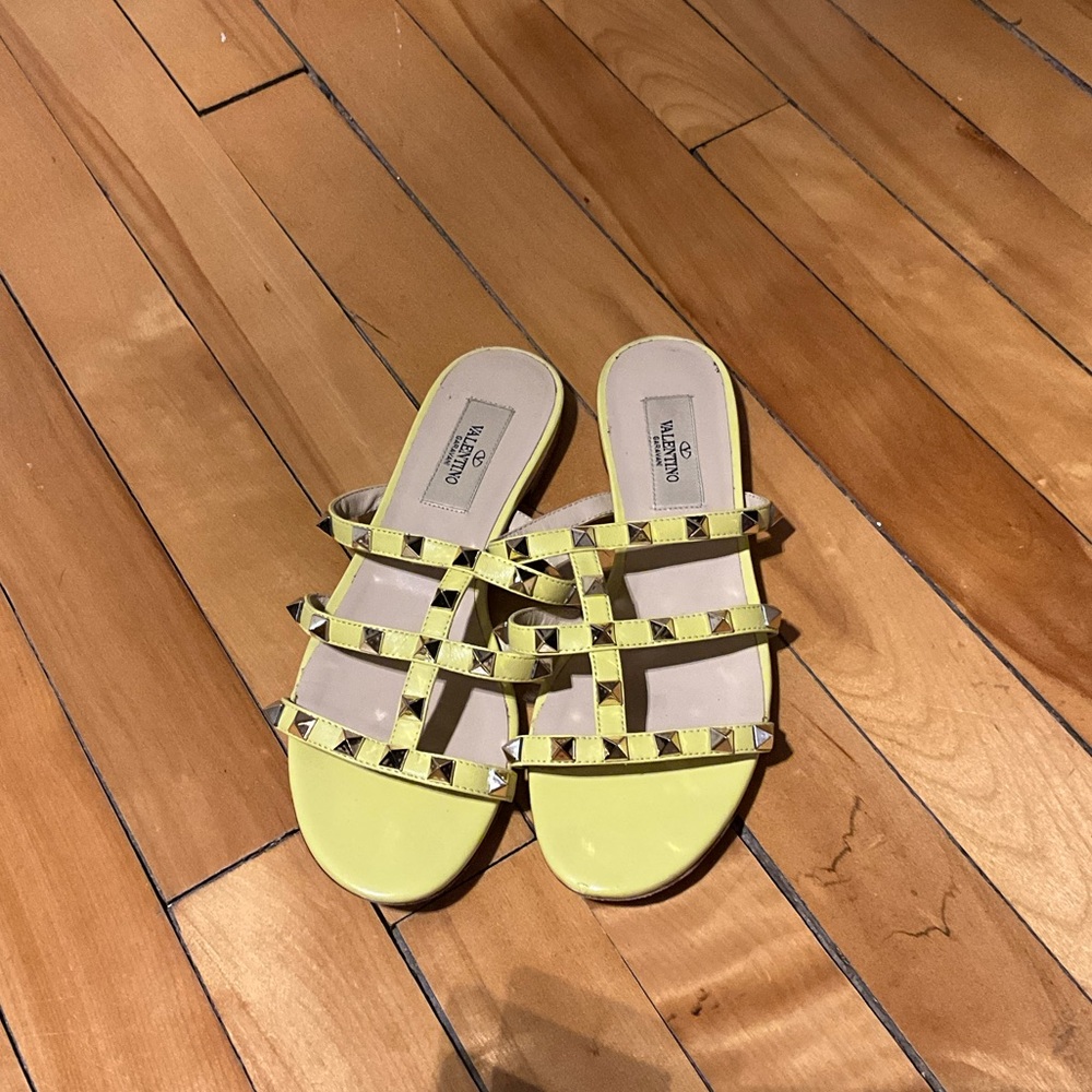 Lemon Studded Women's Sandals